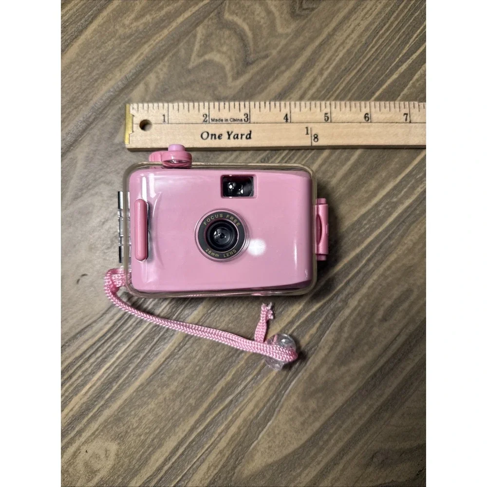 35mm Underwater‎ Camera Pink Focus Free 28mm Lens Vintage Retro Style Reusable
